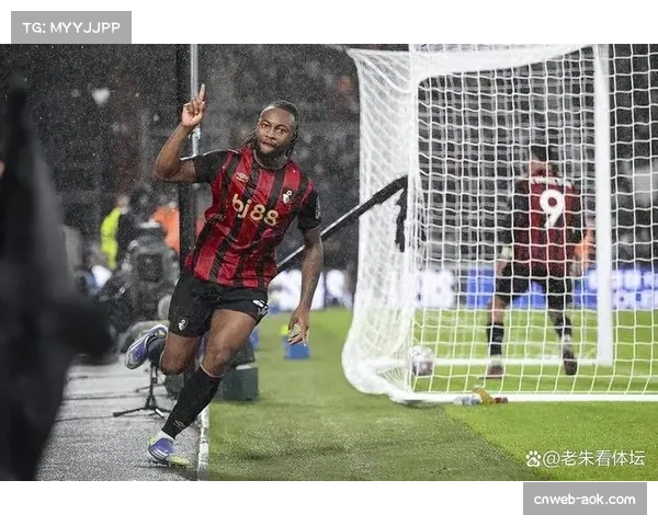 伯恩茅斯2-2布伦特福德，塞梅尼奥连续三场破门